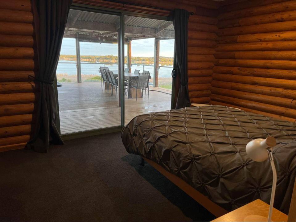 Queen bedroom with windows onto the lake
